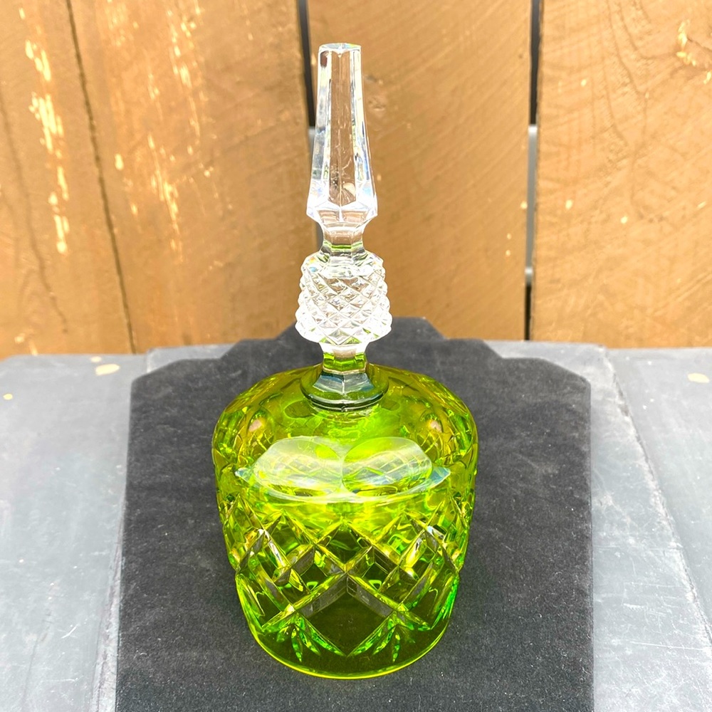 Rings in F Note Lead Crystal Green to Clear Bohemian Cut Crystal Bell